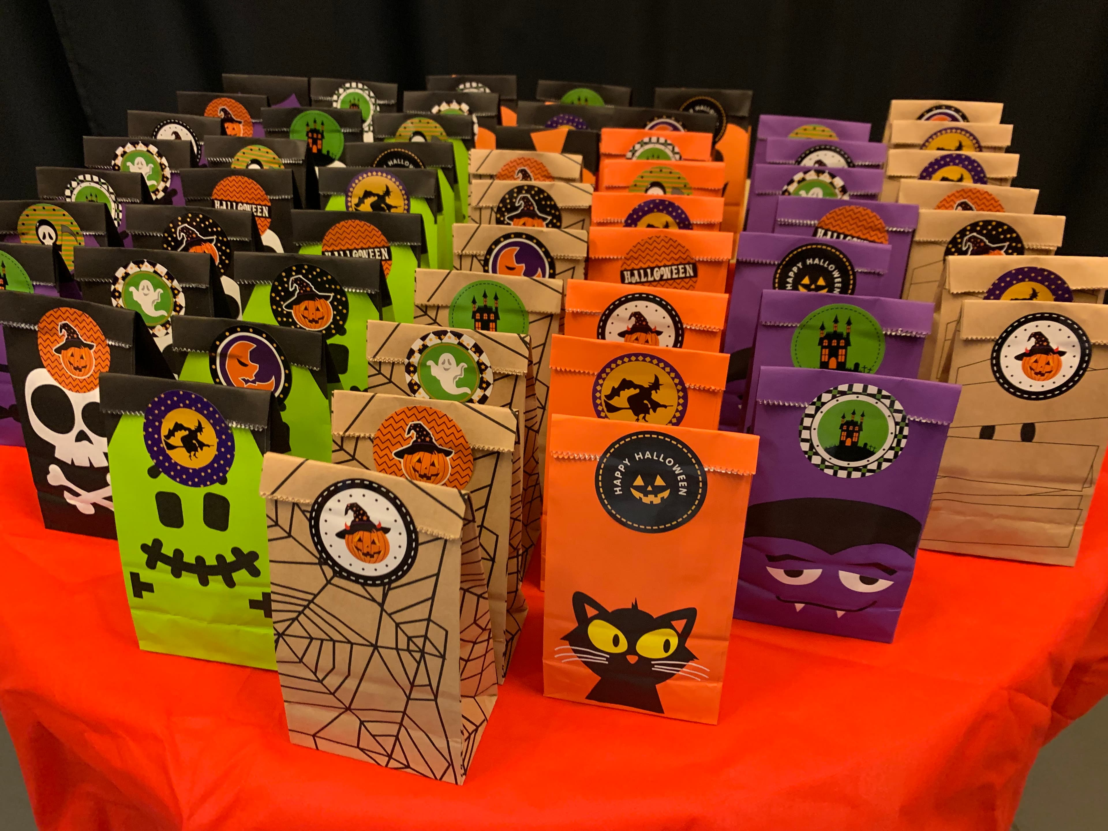 Les sachets de bonbons d’Halloween proposés aux participants en option